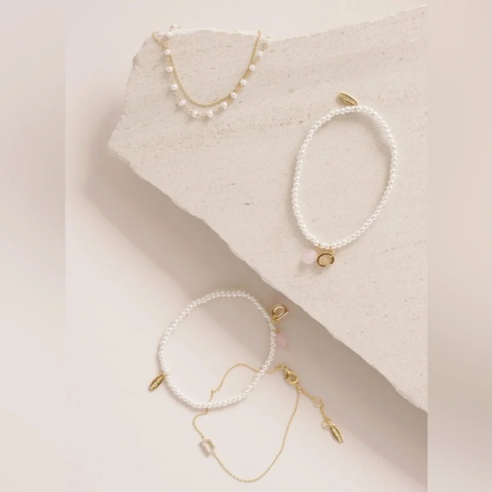 New🌟Serefina Delicate Pearl Monogram Stretch Bracelet-K